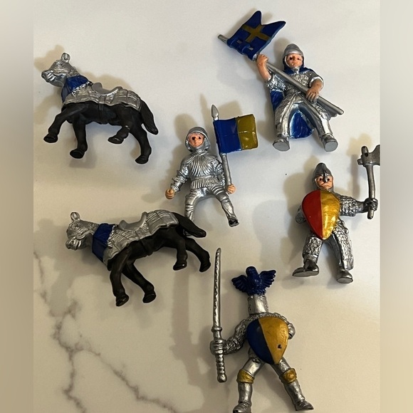 Safari Ltd Medieval Knight Hand Painted - Picture 1 of 10